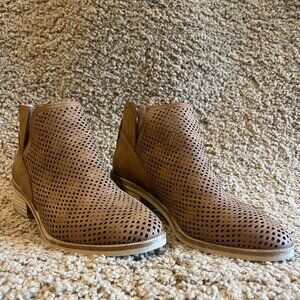 Madden NYC Tan 'Tiiana' Ankle Boots size 6.5 Women's